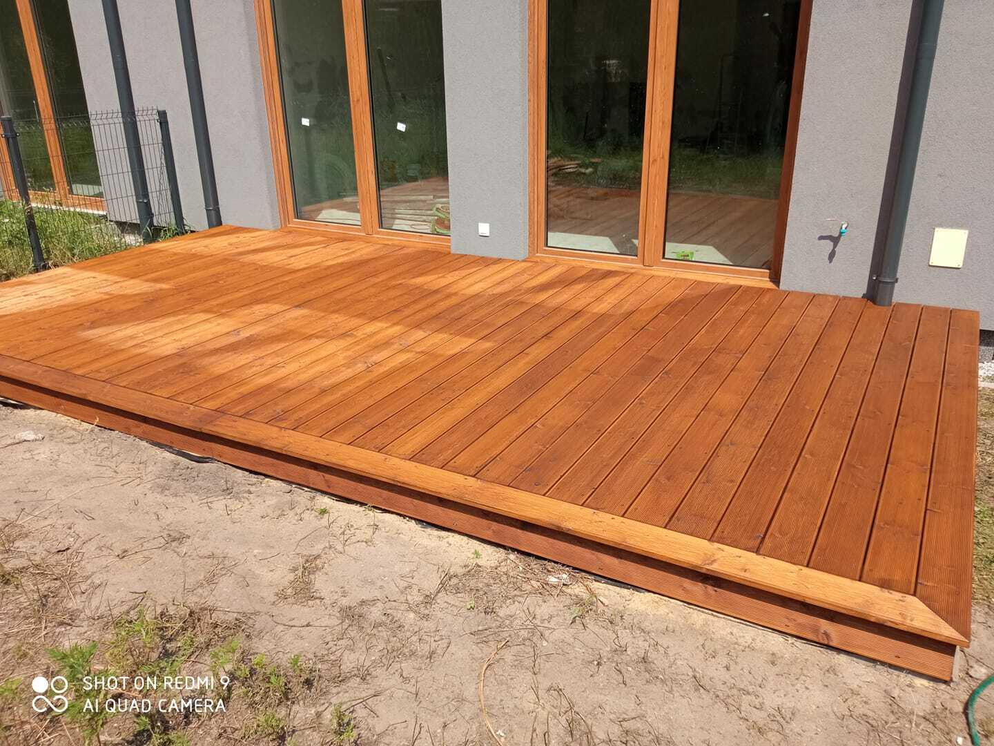 Taras miodowy z oknem